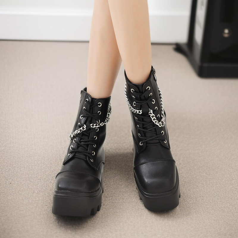 冬季向けファッション黒ブーツ