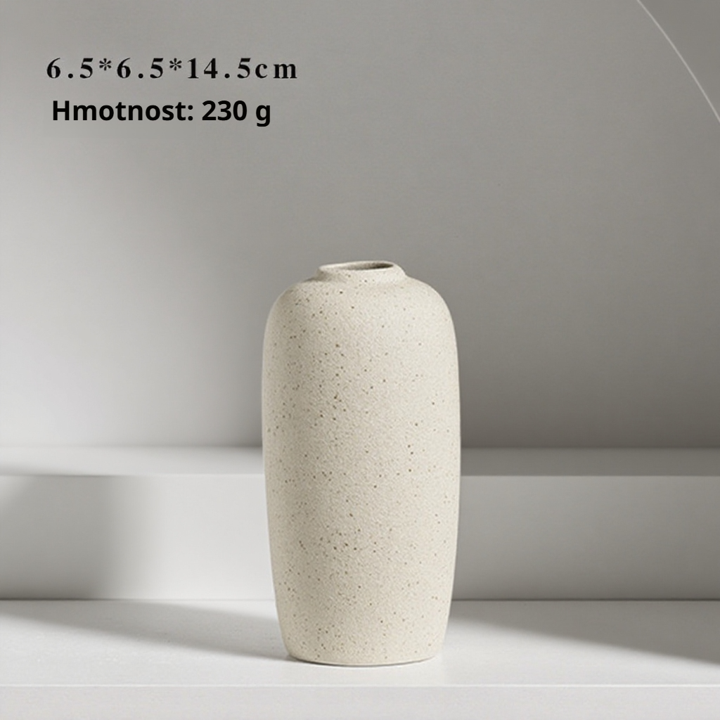 Jednoduchá matná bílá váza z keramiky, vhodná na malé květinové aranžmá