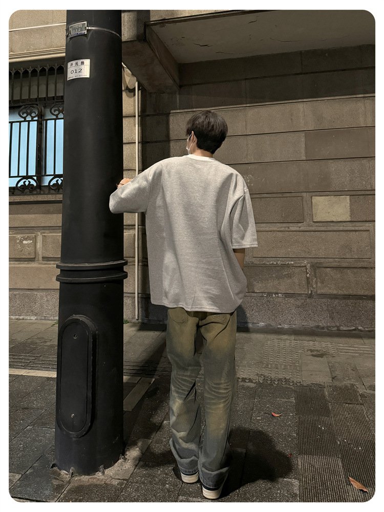 コントラストカラーのフェイクレイヤードTシャツ着用イメージ