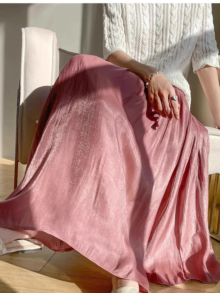 カジュアルにもフォーマルにも使えるプリーツスカート