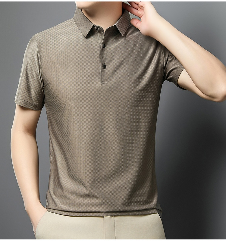 軽量で動きやすい接触冷感ポロシャツ後ろ姿