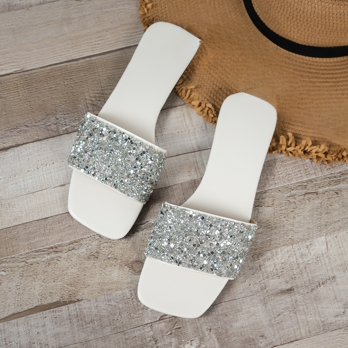 السيدات النعال مع مسطحة القاع