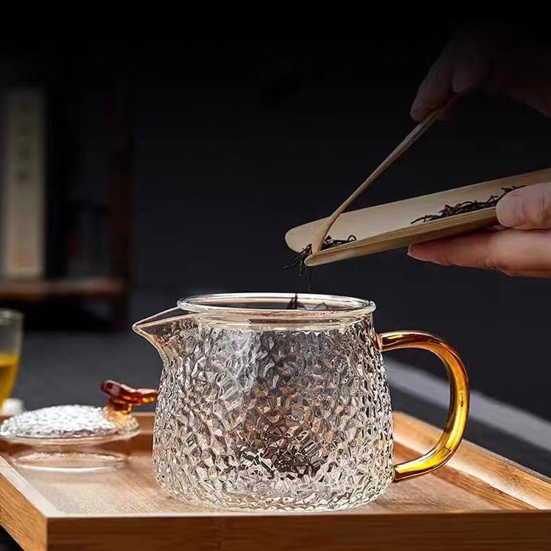 ガラス製のティーウェア