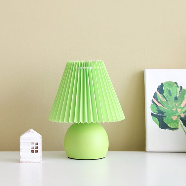 Accordion pleated table lamp