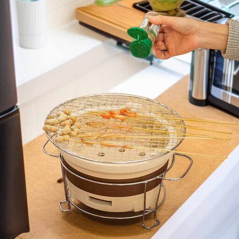アウトドアで使用する炭火焼き鳥グリル