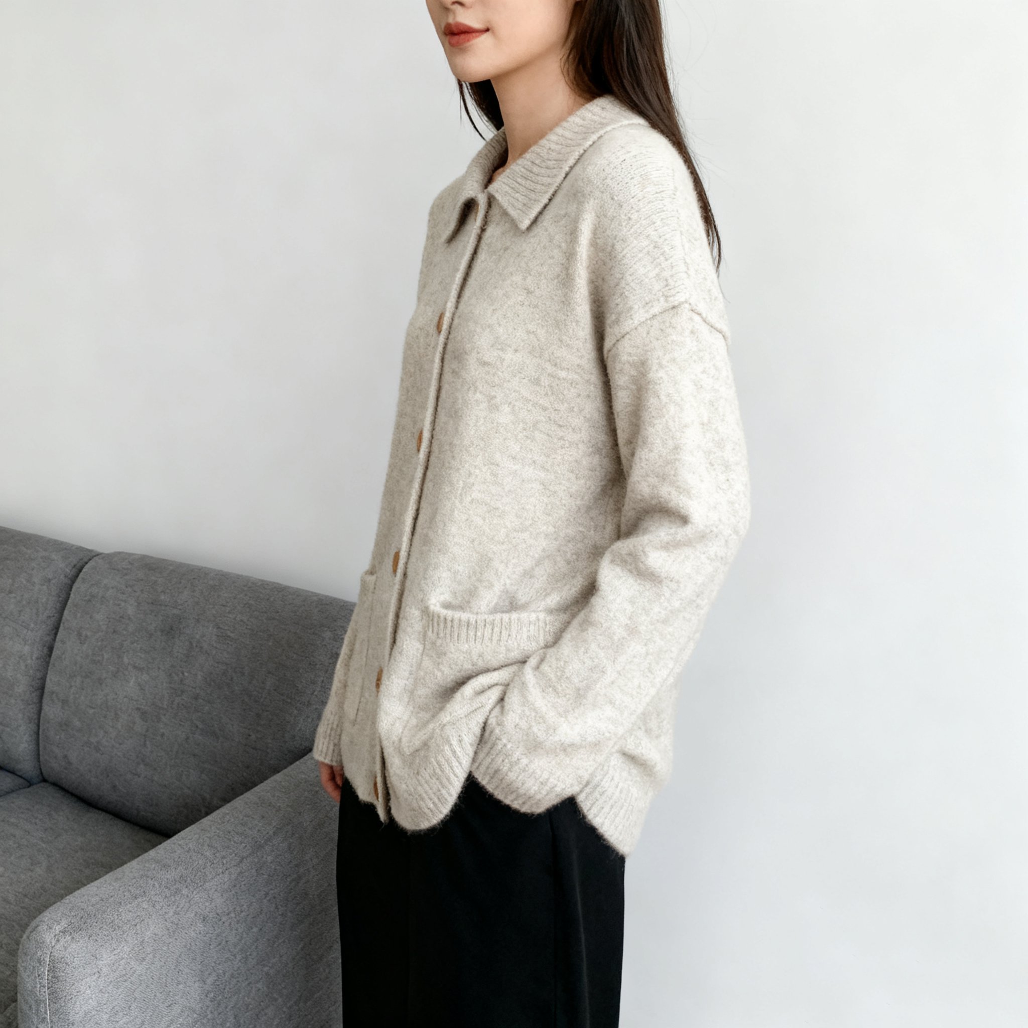 柔らかい素材の襟付きカーディガン