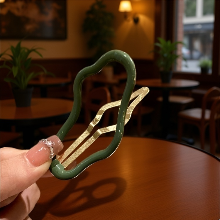 여성 헤어 스타일에 어울리는 구름 클립