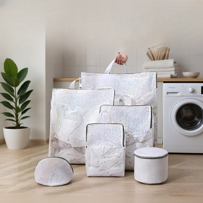 【2種類から選べます：細目/ハニカム粗目】4点/6点セットの3Dランドリーバッグは、衣類の型崩れを効果的に防ぎます。小・中・大サイズに加え、特大・三角・丸型の下着用ランドリーバッグもご用意しています。