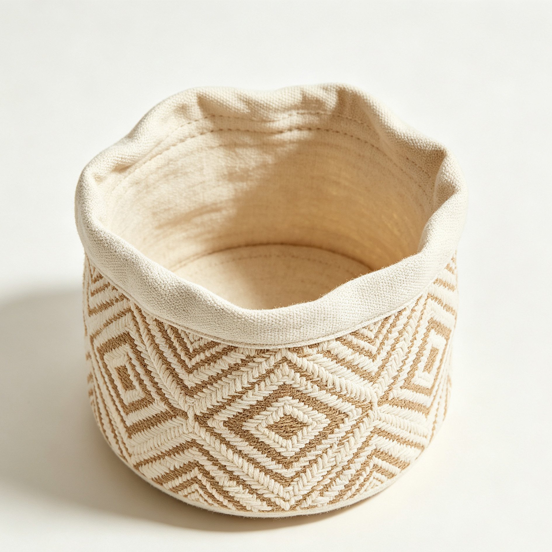 Diamond-patterned cotton and linen storage tube