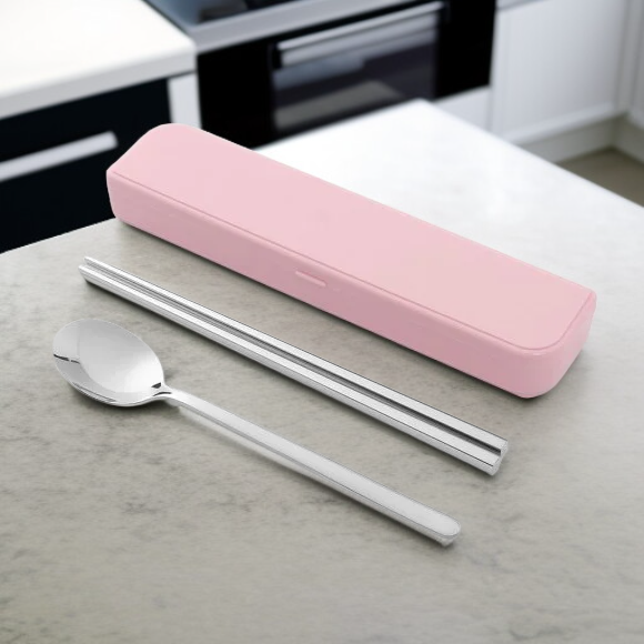 طقم ملاعق وأعواد أكل محمولة بألوان الباستيل