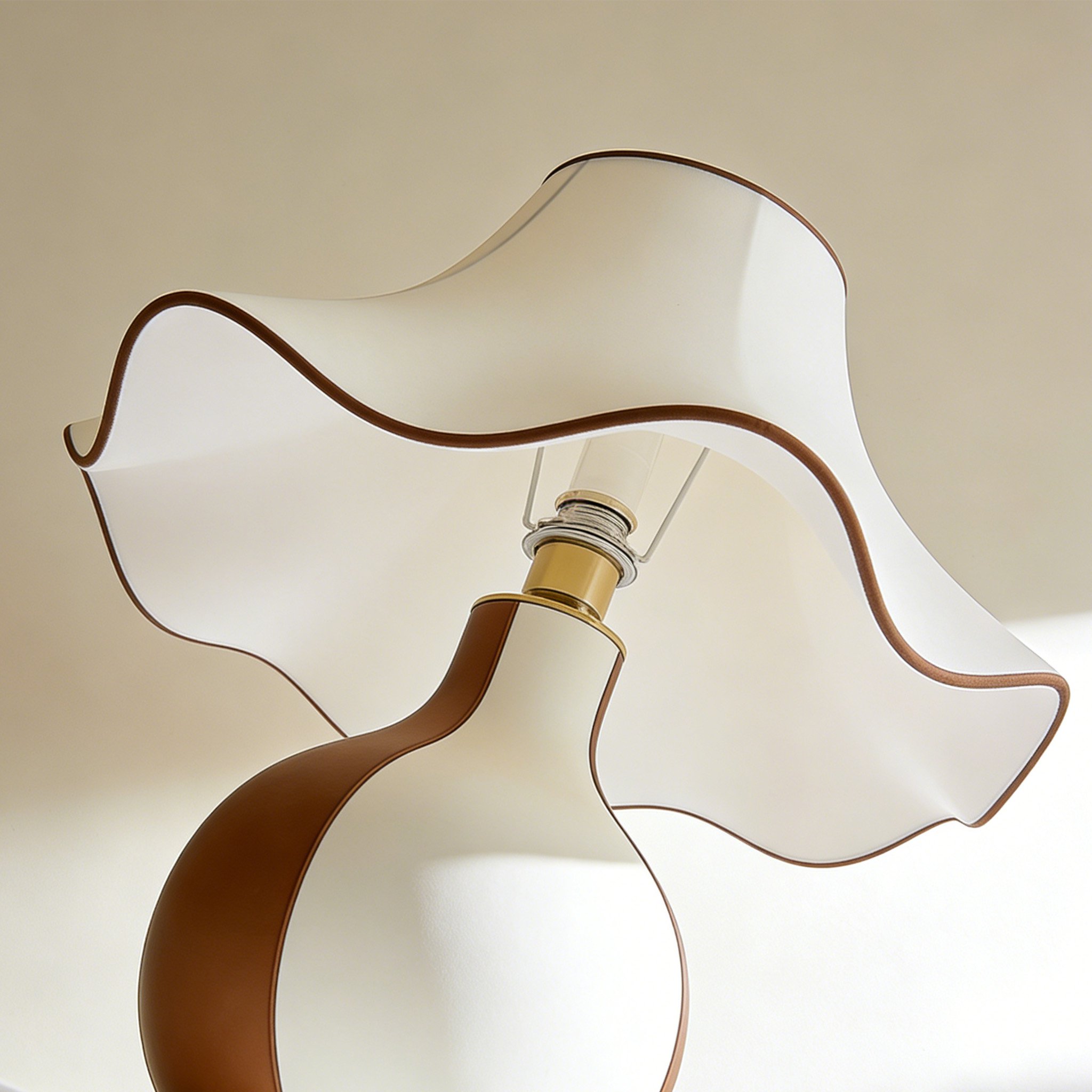 물결 모양 테이블 램프