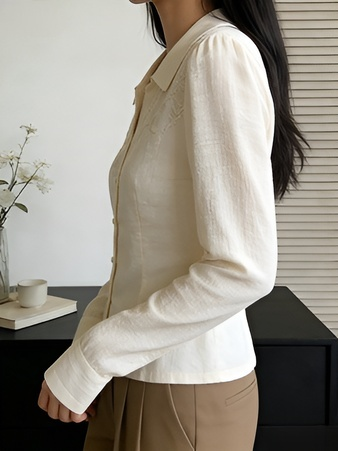 Tailliertes Hemd mit Stickerei und Reverskragen in Beige Apricot Vorderansicht