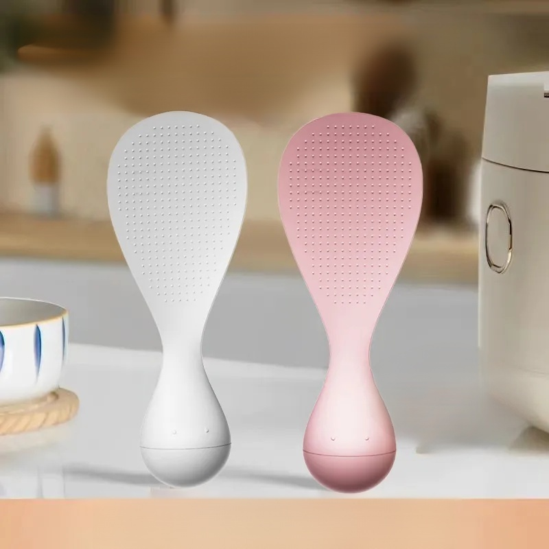 Non stick rice spoon in the kitchen can be used as a standing rice spoon
