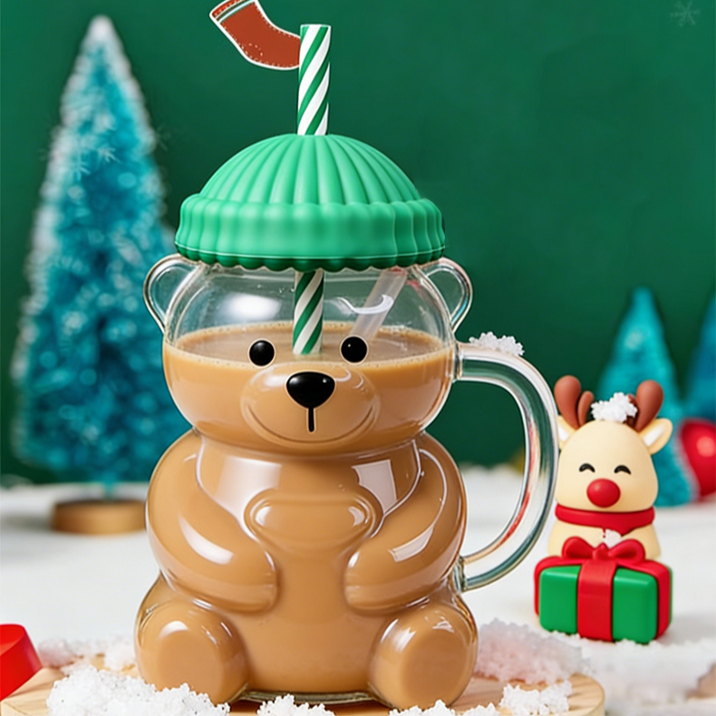 Vaso con forma de oso y tapa de gorra de béisbol