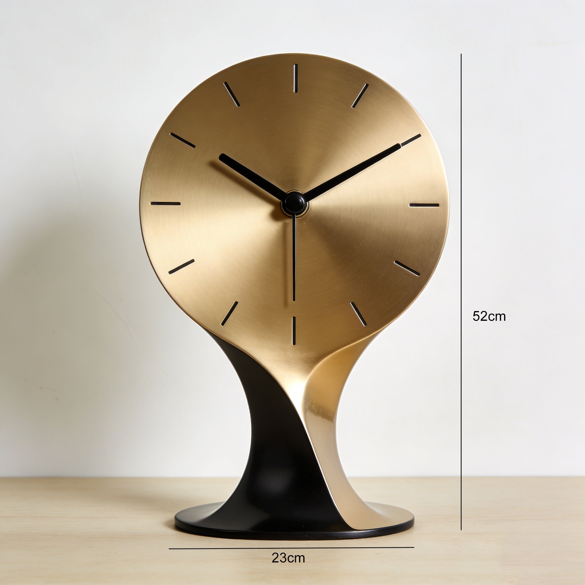 Ceas de masă cu design modern pe birou