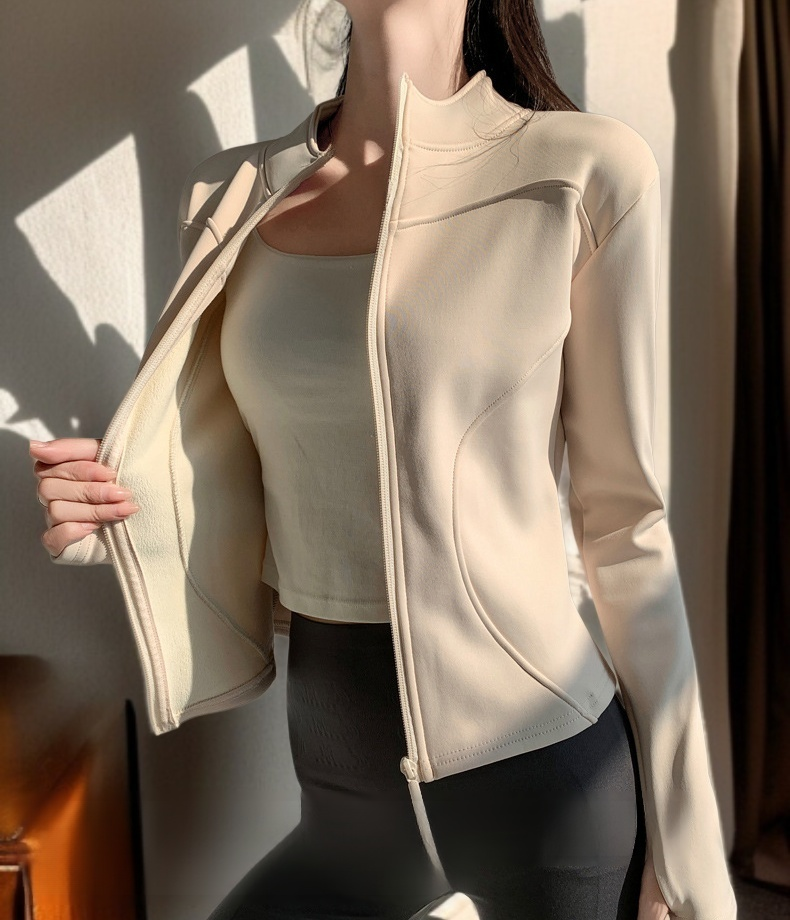 加絨保暖女士外套細節特寫