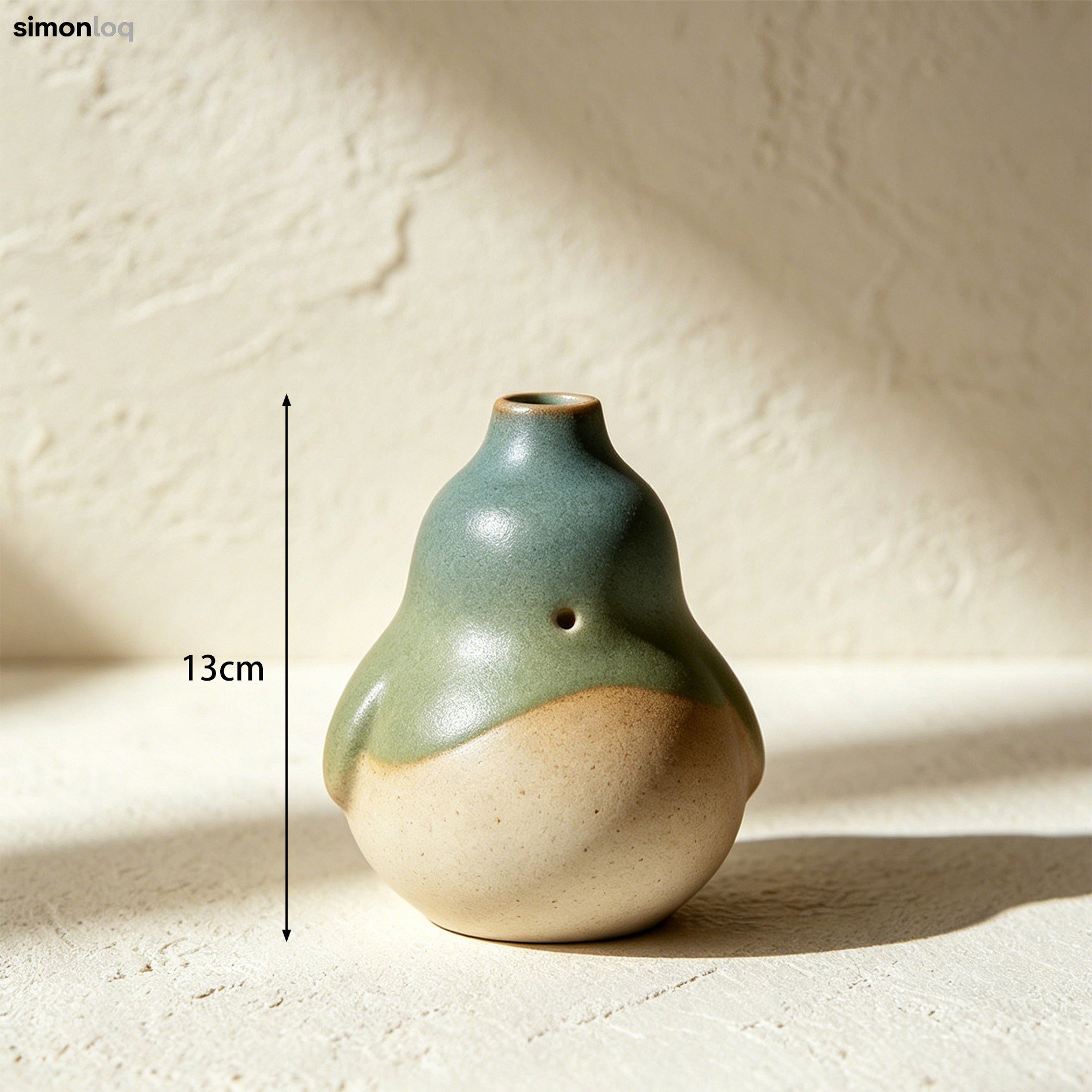 小鳥型花瓶に花を生けた写真