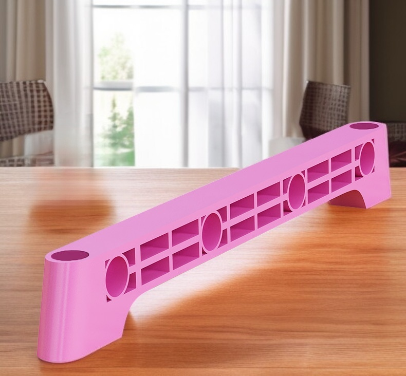 تفاصيل رف ملابس خشبي متين لغرفة النوم