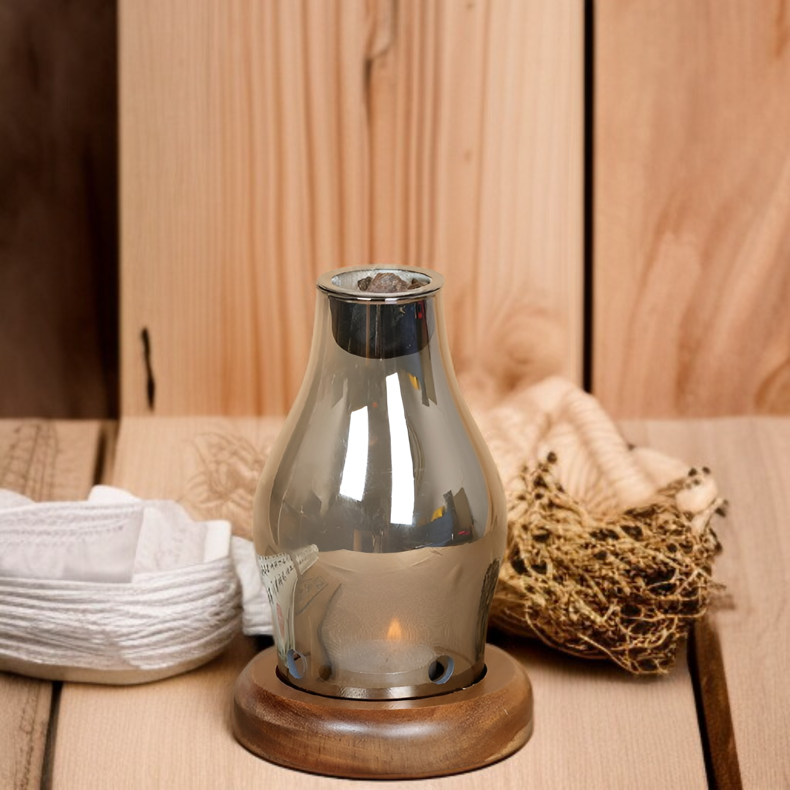 Kerzenhalter aus Holz mit Glas