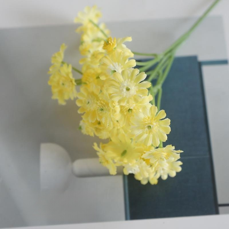 Adorno de ramo de margaritas