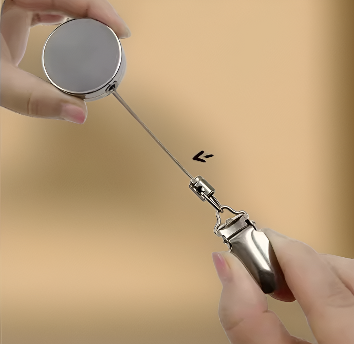 Space-saving towel hook clip for small spaces