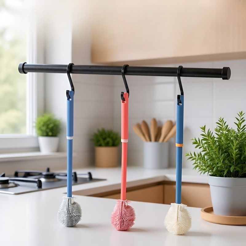 Entretien optimal de la vaisselle avec brosse spéciale
