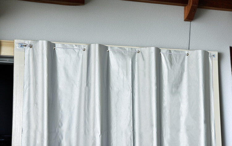 工具不要で簡単取り付け可能なカーテン