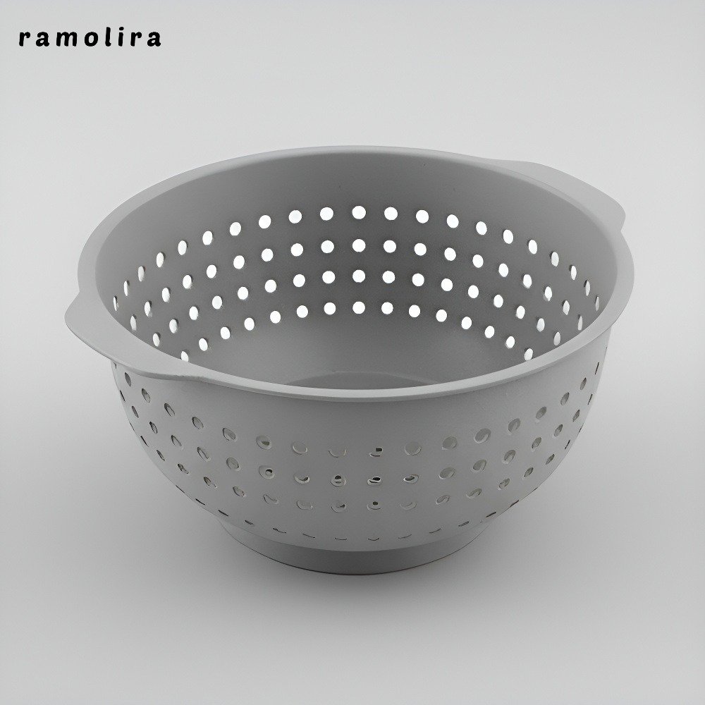 싱크대에 설치된 배수 바구니 사용 모습