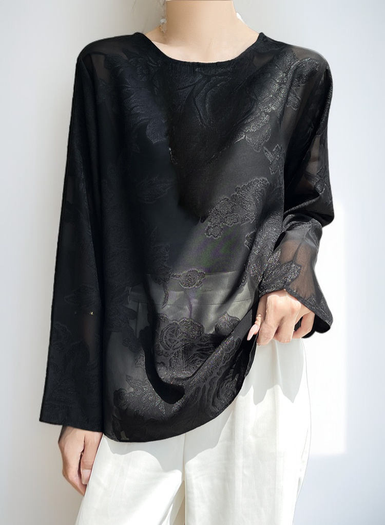 여성스러운 실루엣을 강조하는 중국 스타일 블라우스