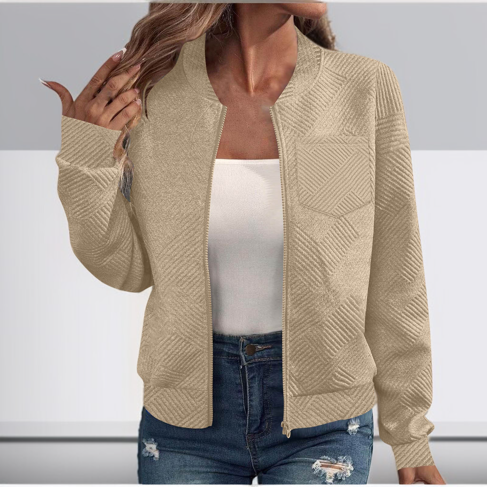 スタイリッシュなジッパー付きポケットディテール