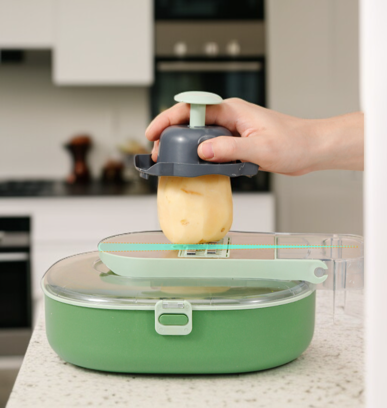 Vielseitiger Gemüseschneider mit verschiedenen Schneideaufsätzen