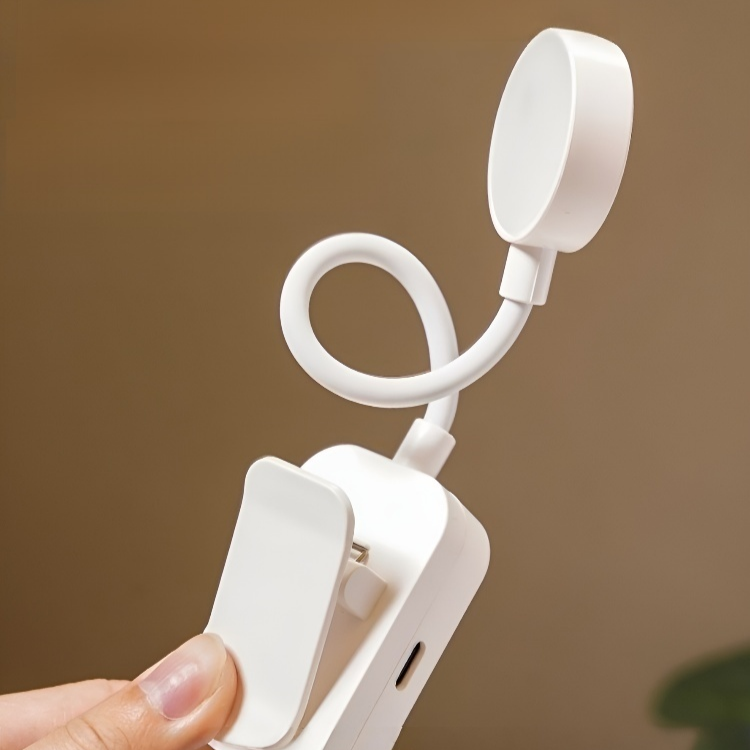 目を保護する読書用クリップランプ