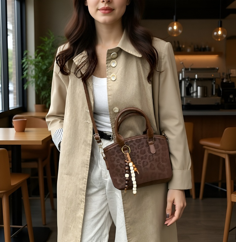 多彩なコーディネートに合うハンドバッグ