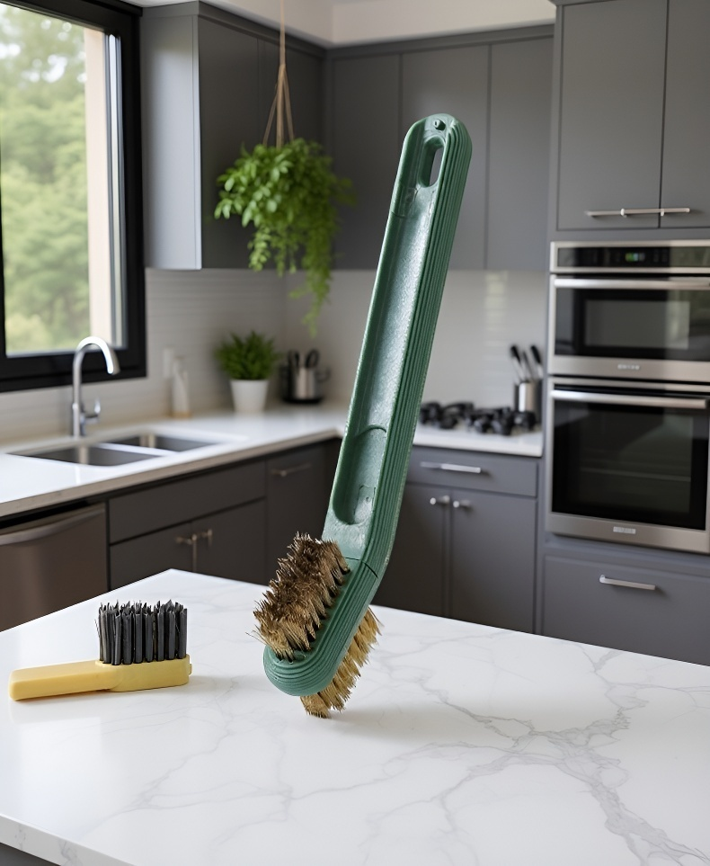 주방 청소용품 세트와 브러시