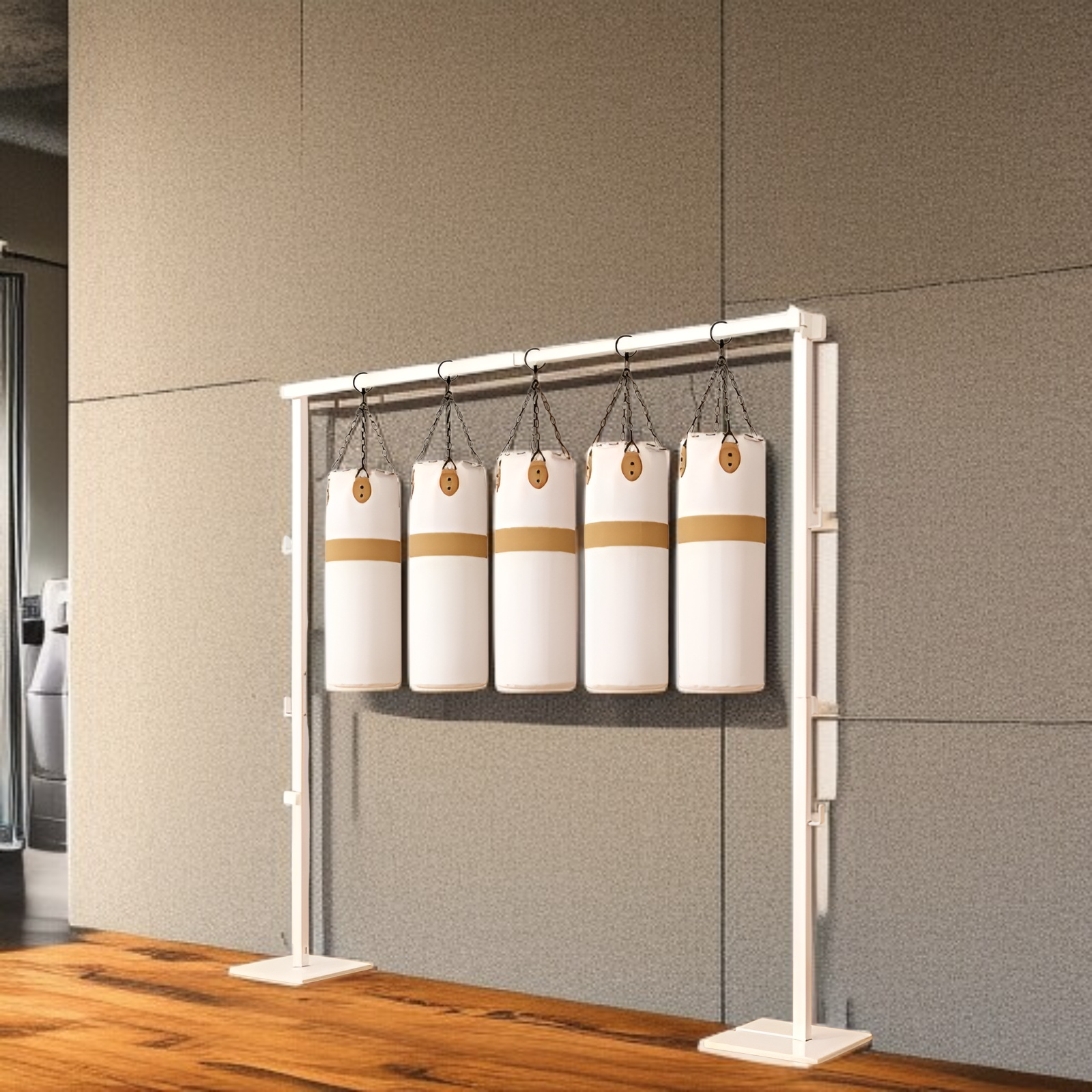 다양한 옷을 걸 수 있는 신축형 옷걸이