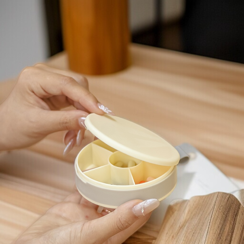 กล่องแบ่งยาใช้งานง่ายสำหรับเดินทาง