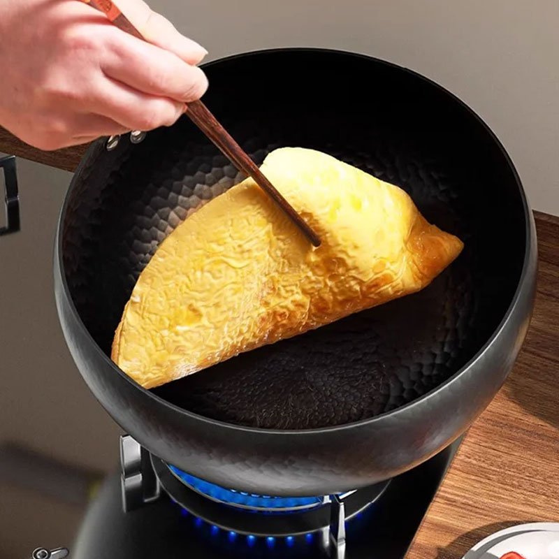 Handmade hammer patterned large belly pot