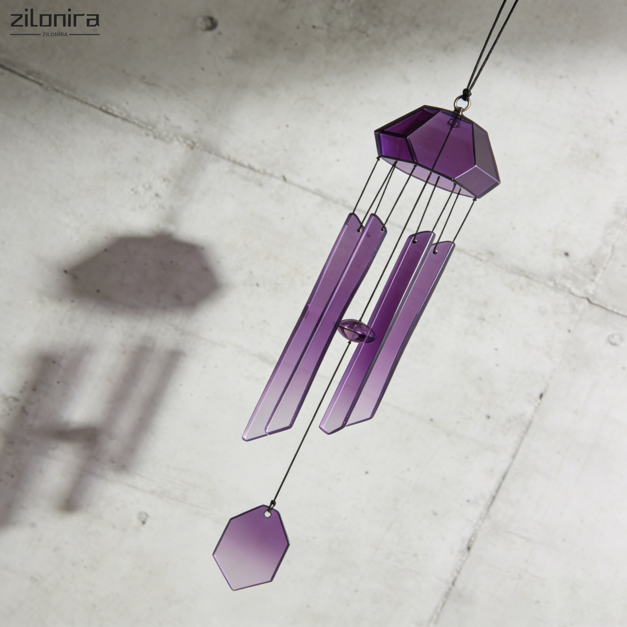 세련된 디자인의 보라색 윈드 벨