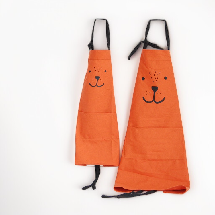 赤ちゃんにも最適なノースリーブエプロン
