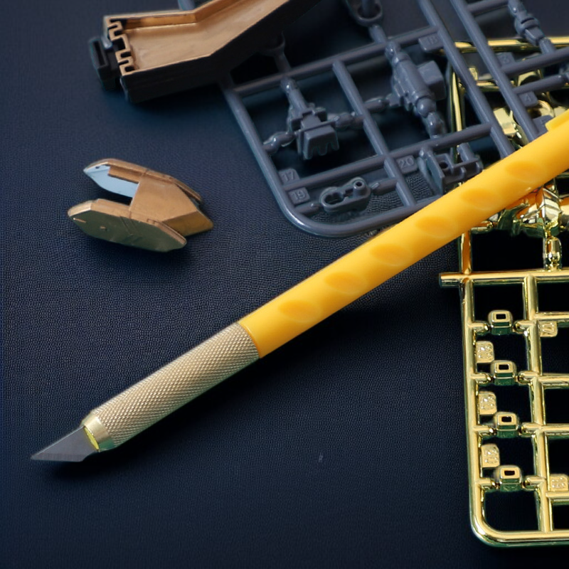 Versatile utility knife for DIY projects