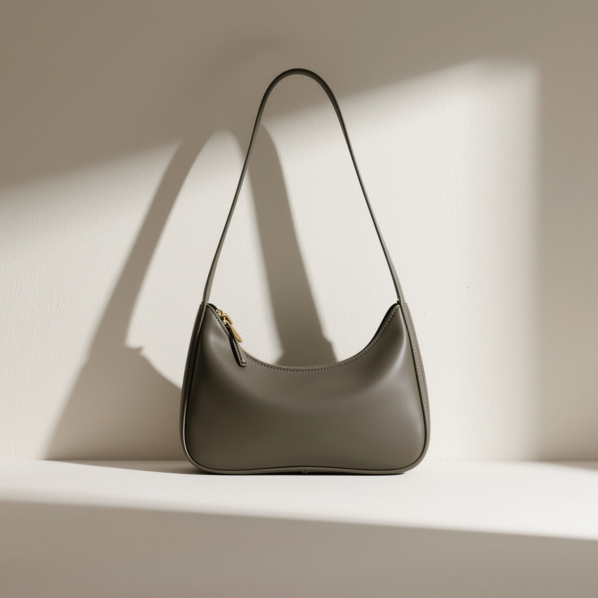 กระเป๋าหนังมินิมอลสะพายใต้รักแร้