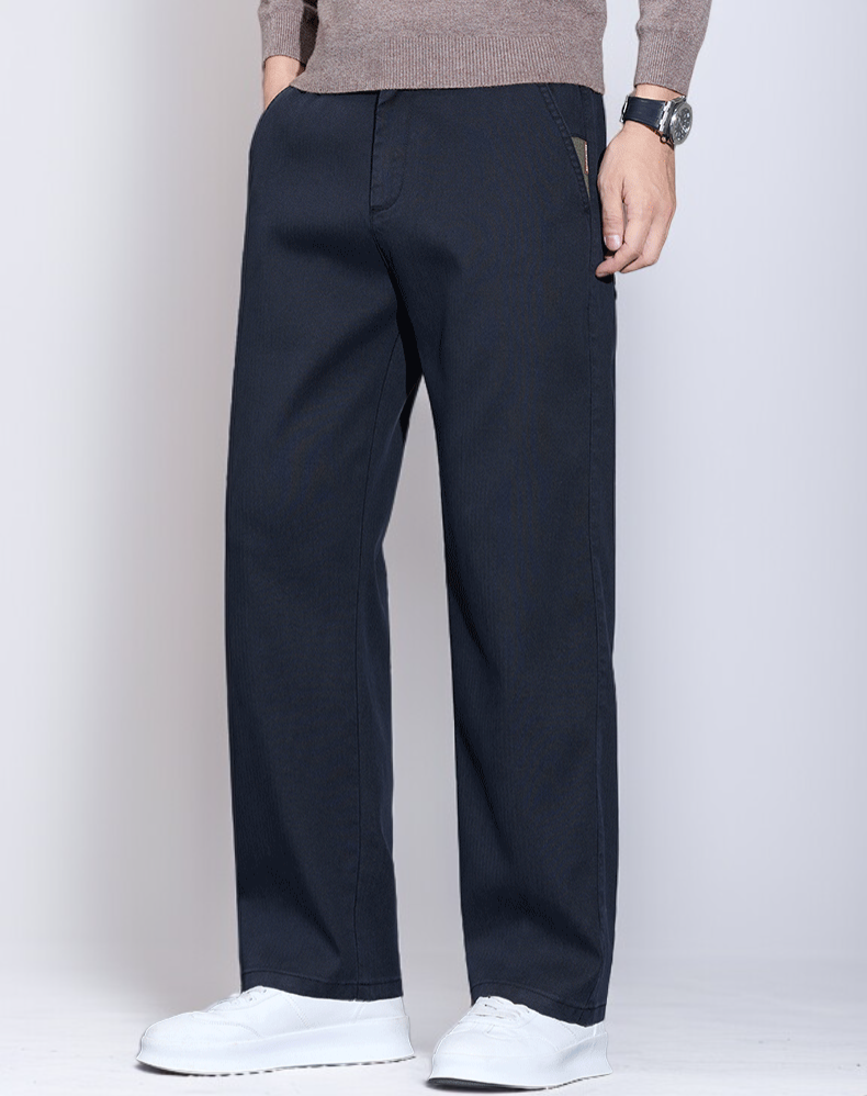 고급스러운 디자인의 남성 팬츠 디테일