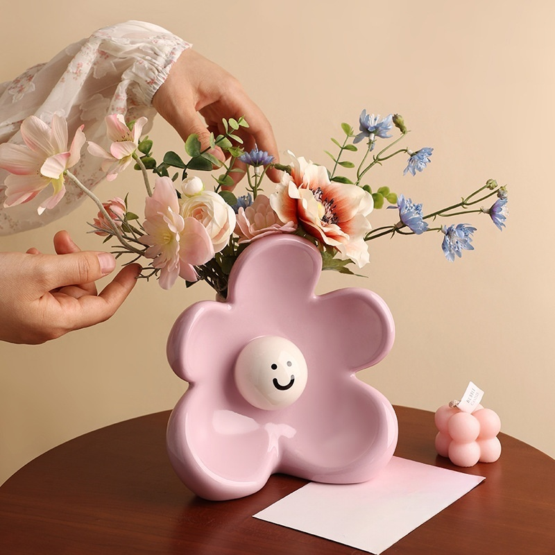 かわいい笑顔のセラミック花瓶