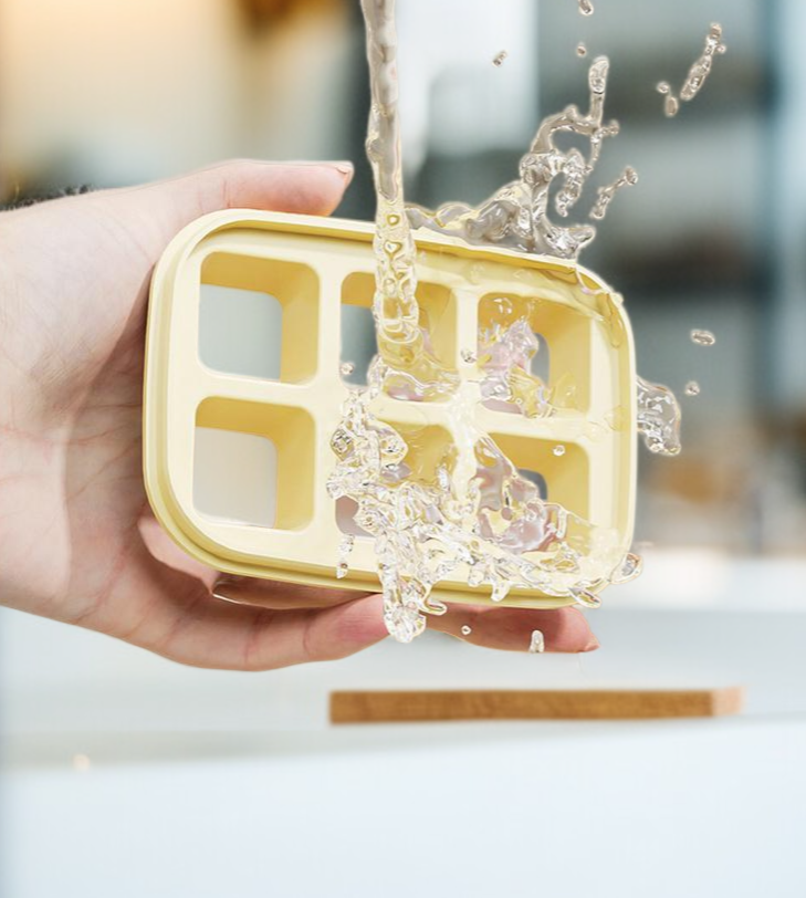 주방에 놓인 미니 얼음틀