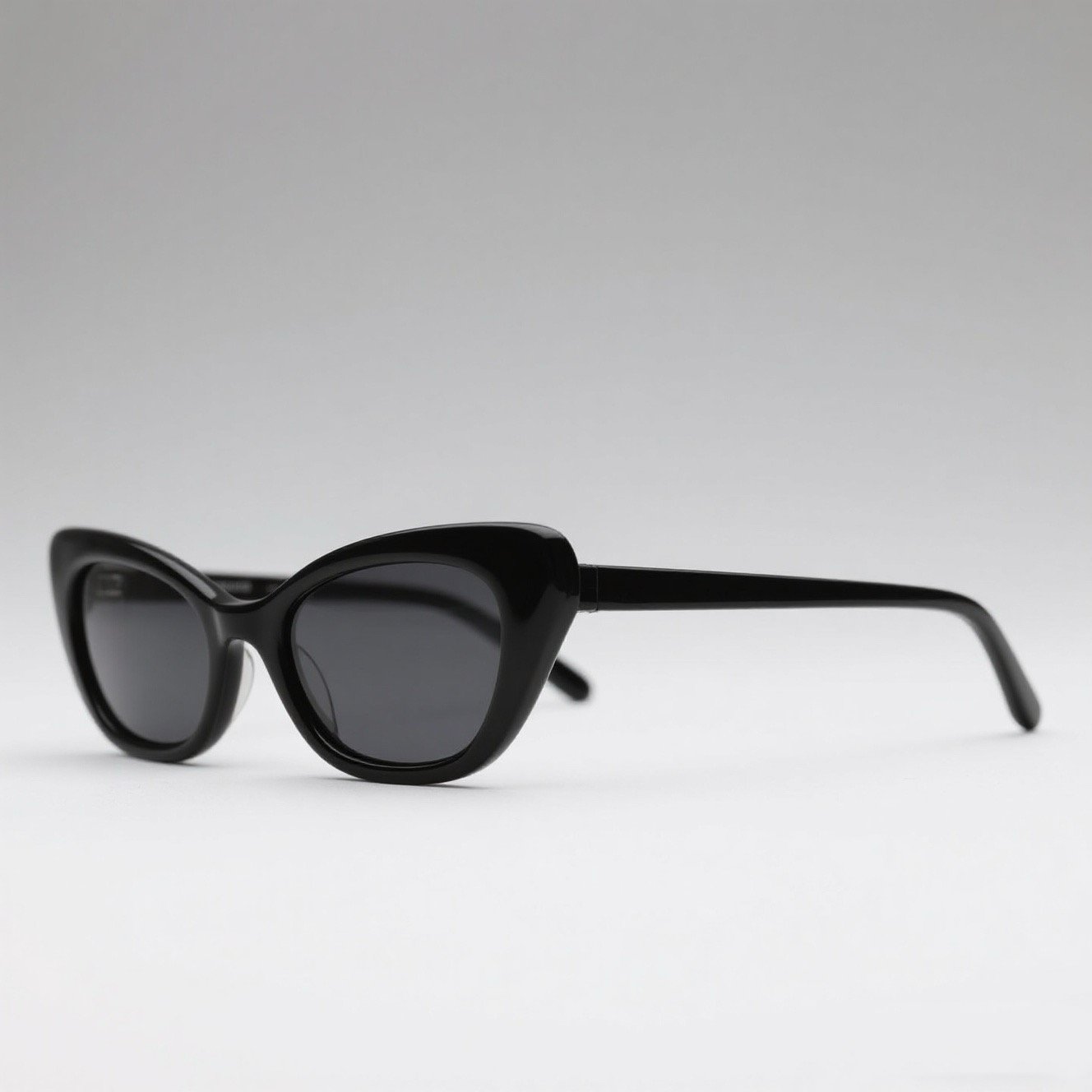 แว่นกันแดดทรงแคทอายสุดชิคสำหรับผู้หญิง