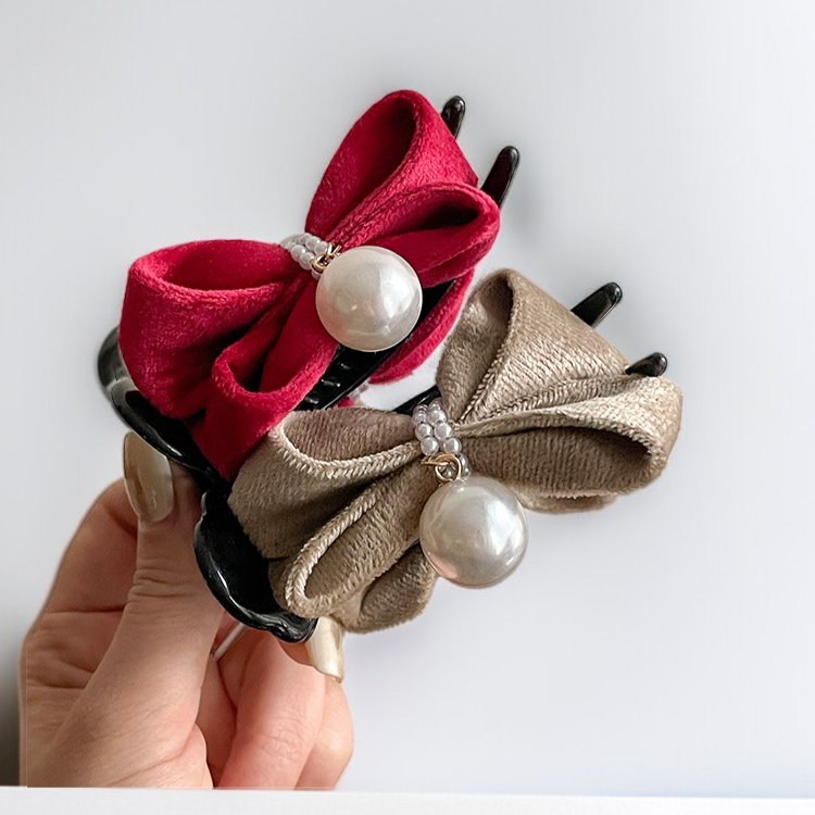 Hair clip with high ponytail