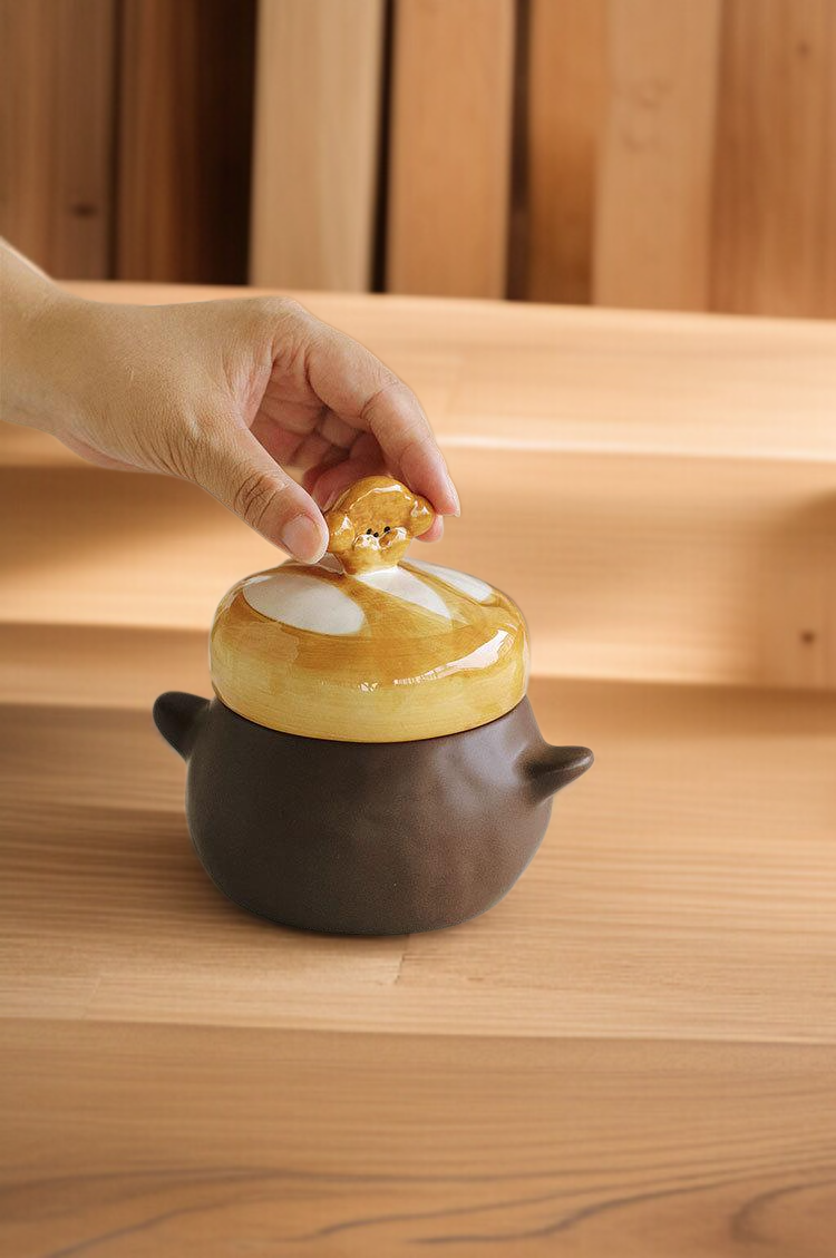 테이프 뚜껑 모양의 독특한 술잔