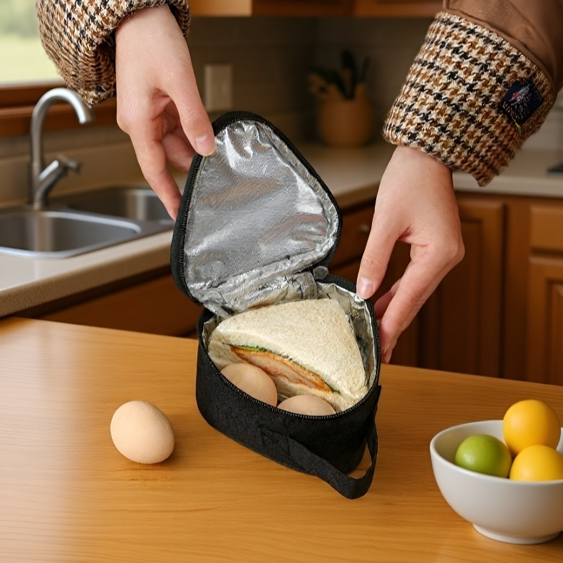 삼각형 구조로 안정적인 도시락 보관