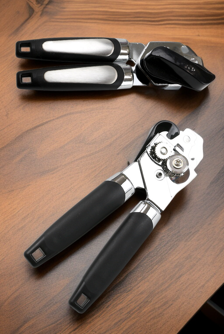 캔을 열고 있는 간단한 캔따개 사용법