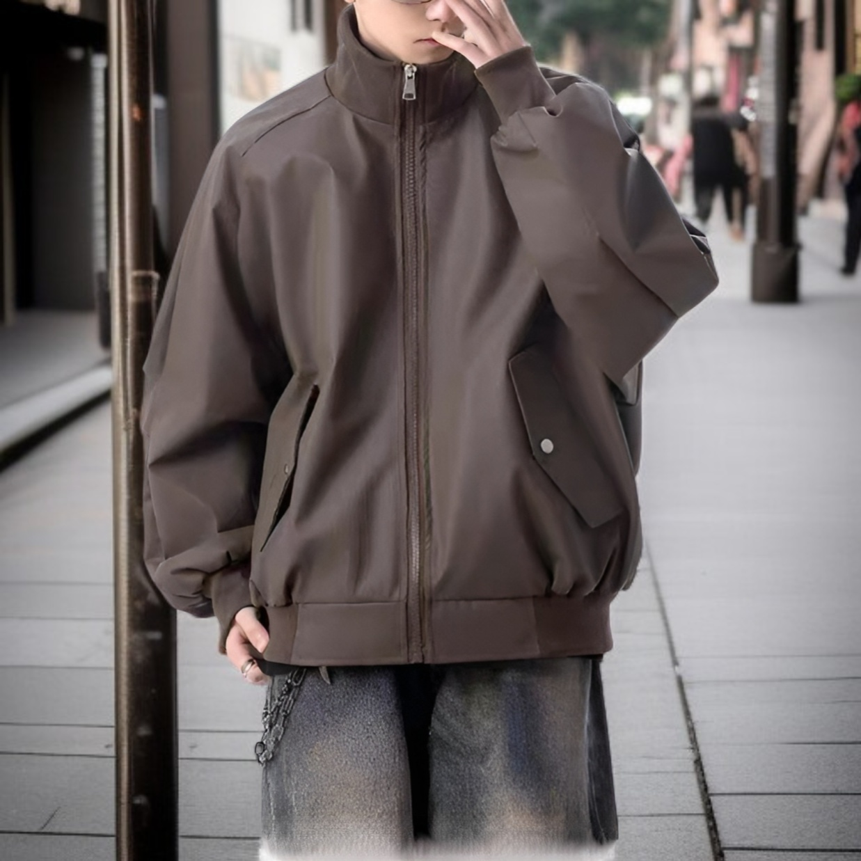 جاكيت جلد بني للدراجات النارية على الطراز الأمريكي